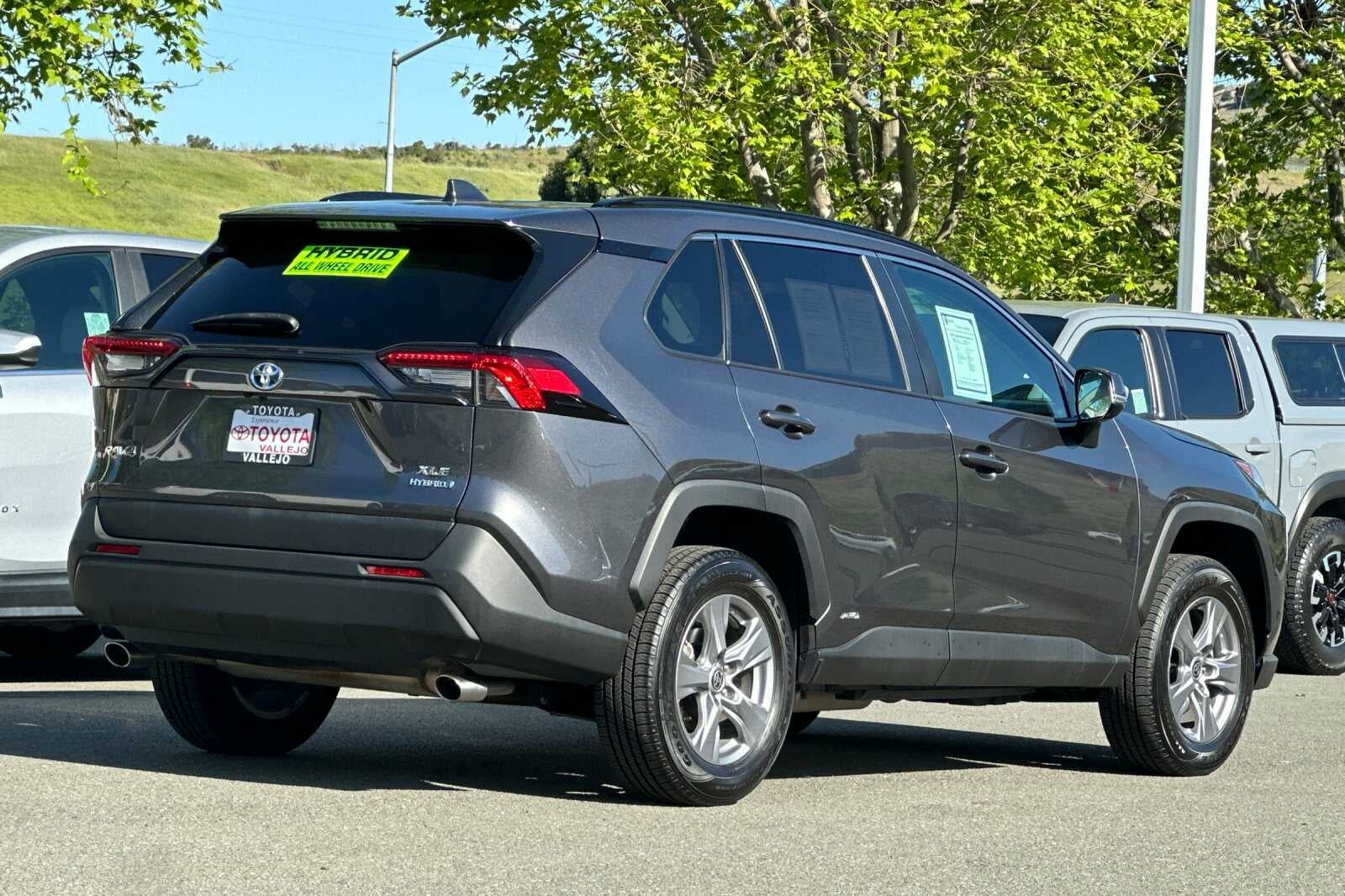 2022 Toyota RAV4 Hybrid XLE