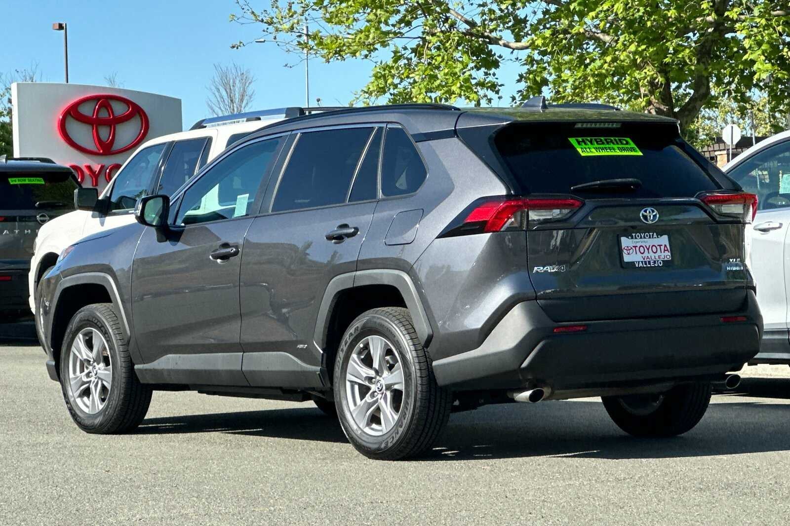 2022 Toyota RAV4 Hybrid XLE