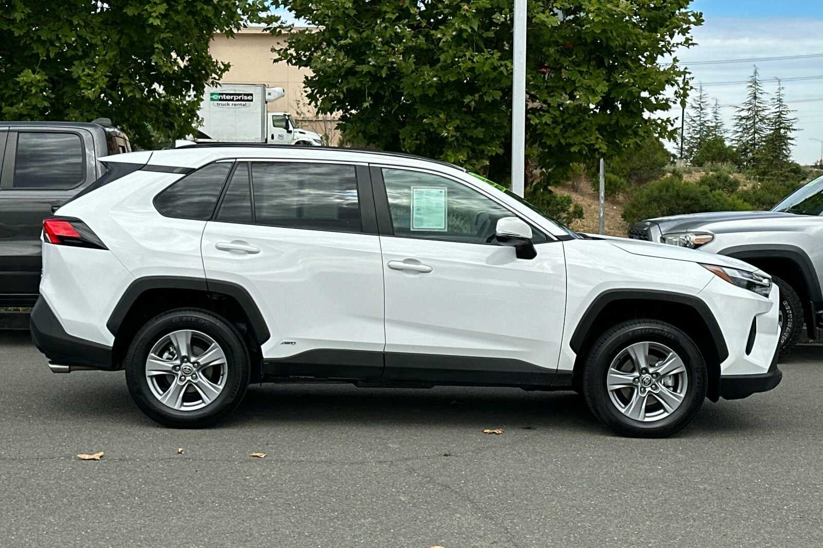 2025 Toyota RAV4 Hybrid XLE