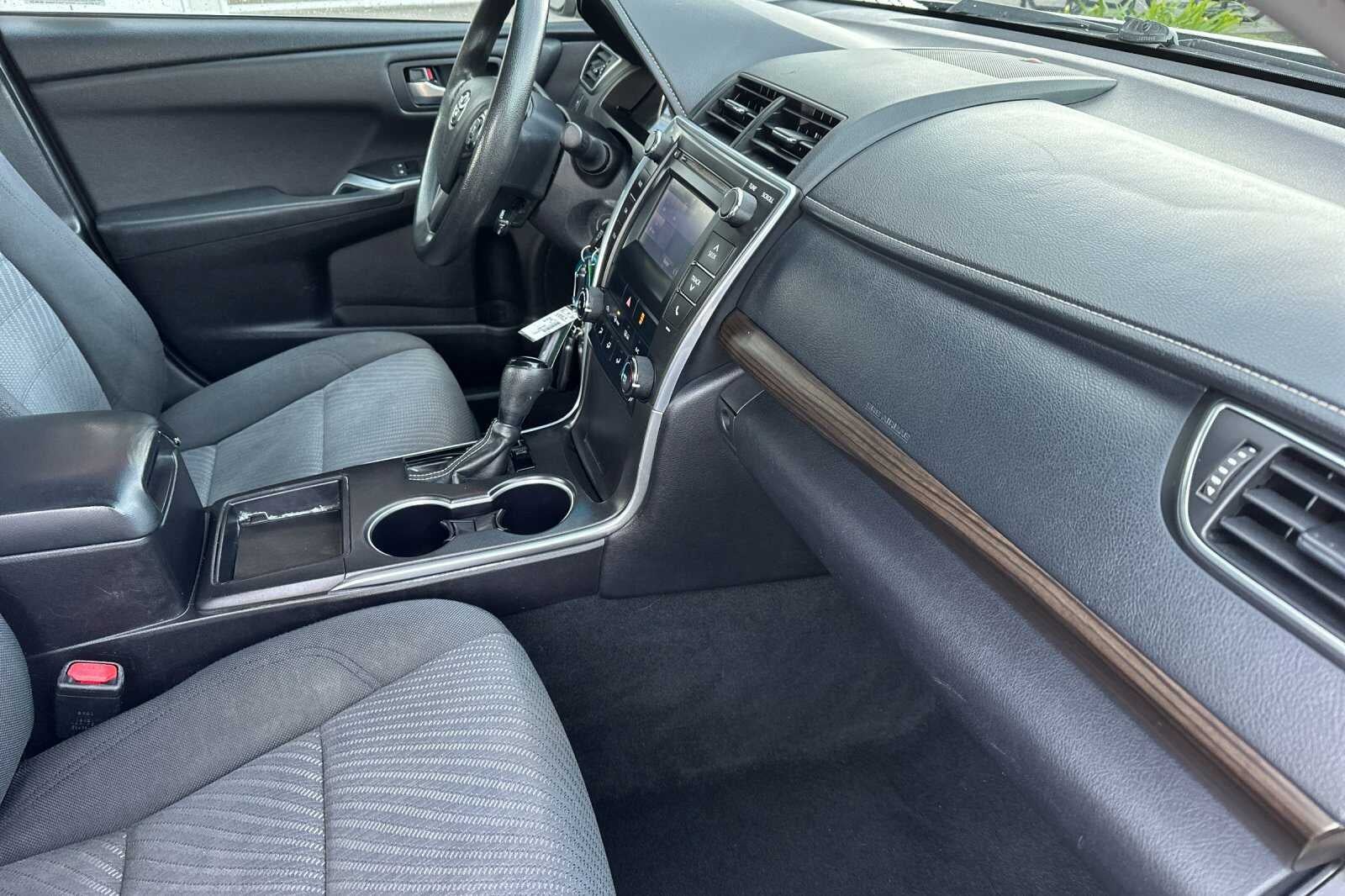 2016 Toyota Camry LE 4D Sedan