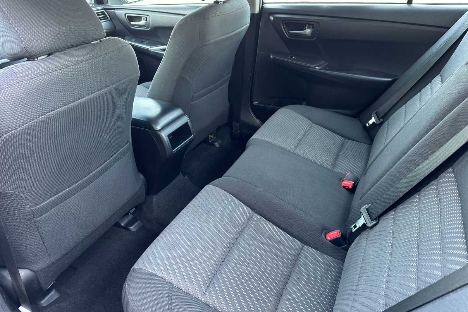 2016 Toyota Camry LE 4D Sedan