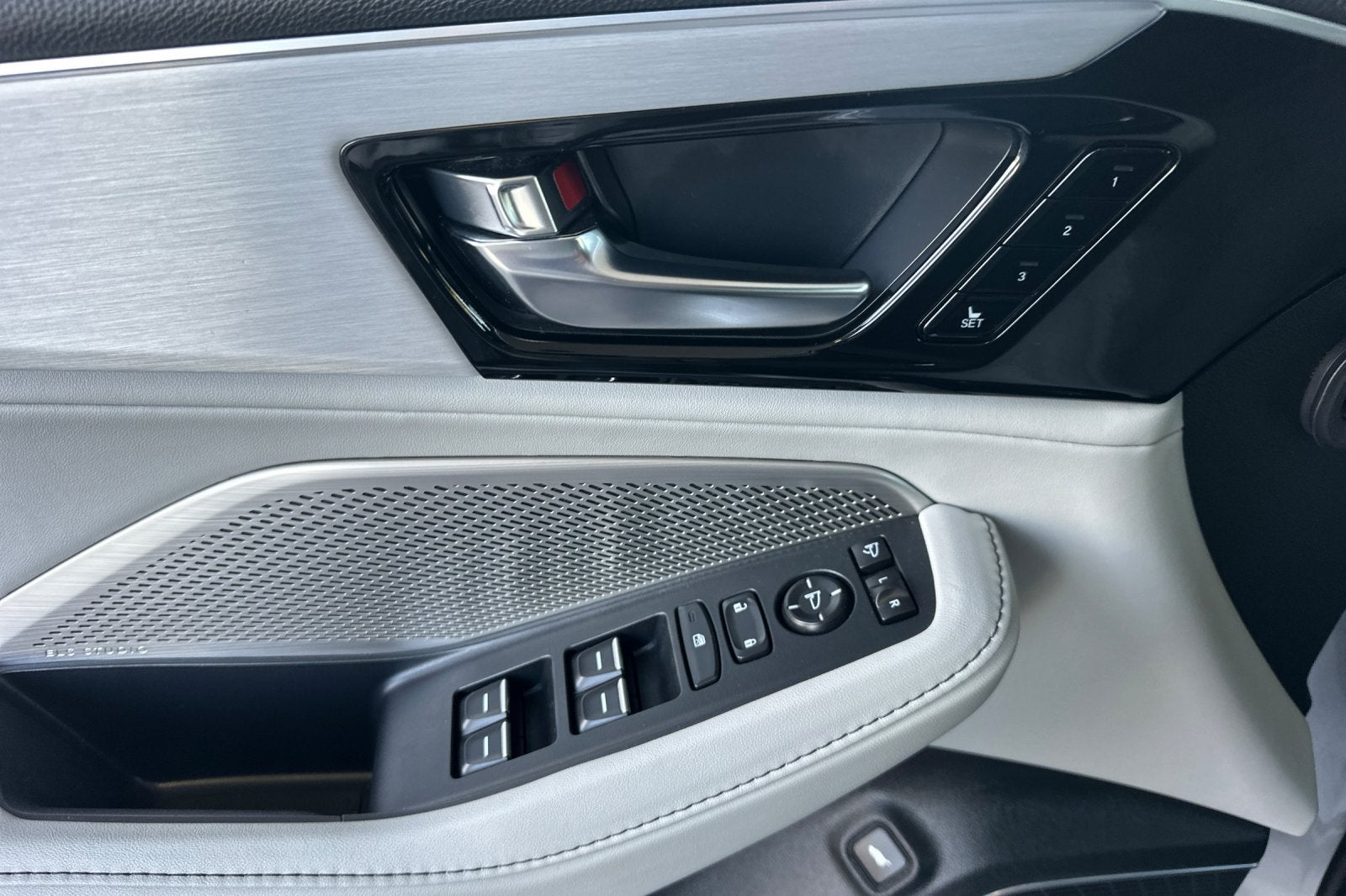 2023 Acura MDX w/Technology Package