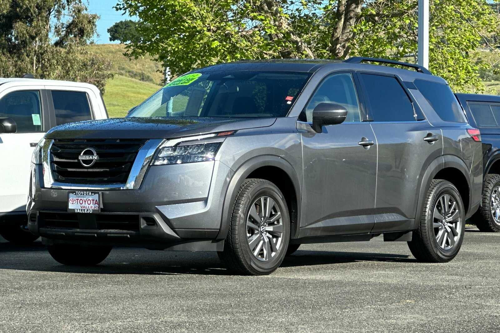 2023 Nissan Pathfinder SV