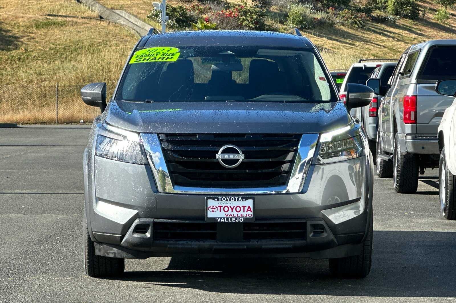 2023 Nissan Pathfinder SV