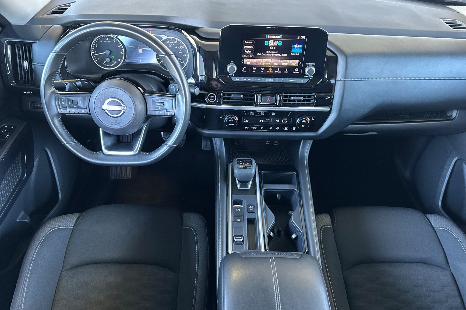 2023 Nissan Pathfinder SV