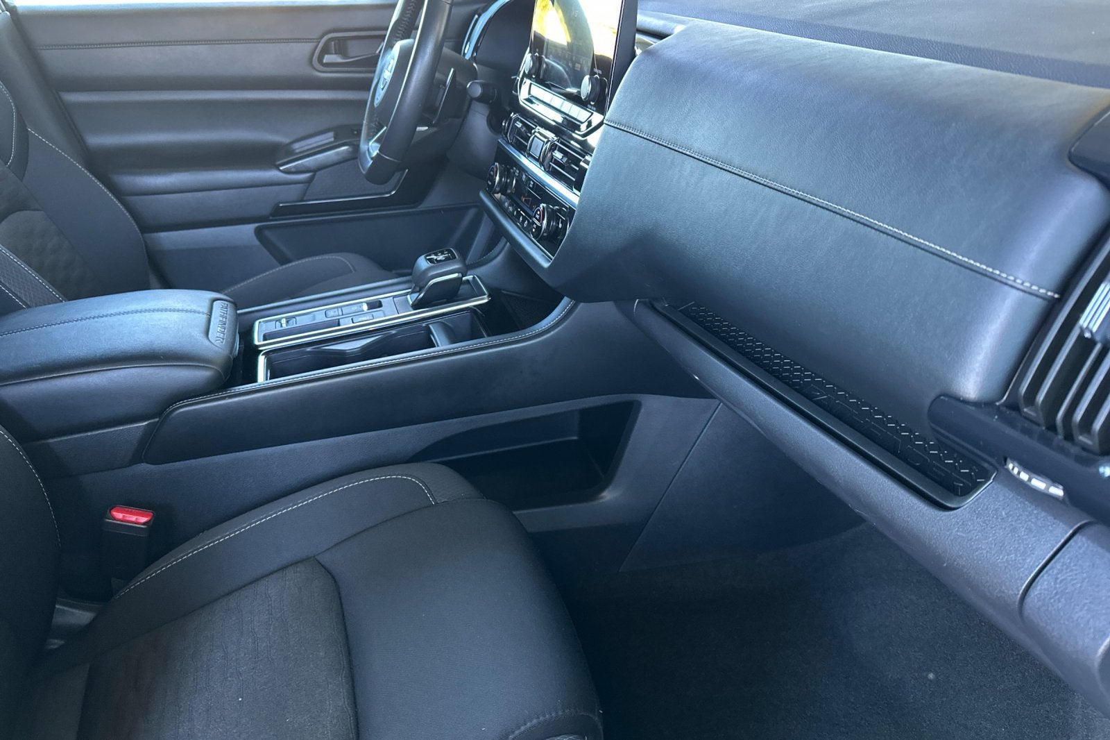 2023 Nissan Pathfinder SV