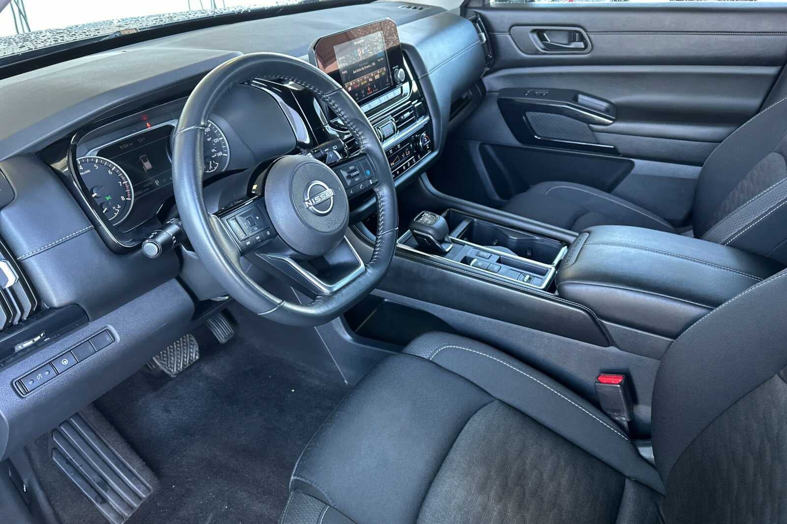 2023 Nissan Pathfinder SV