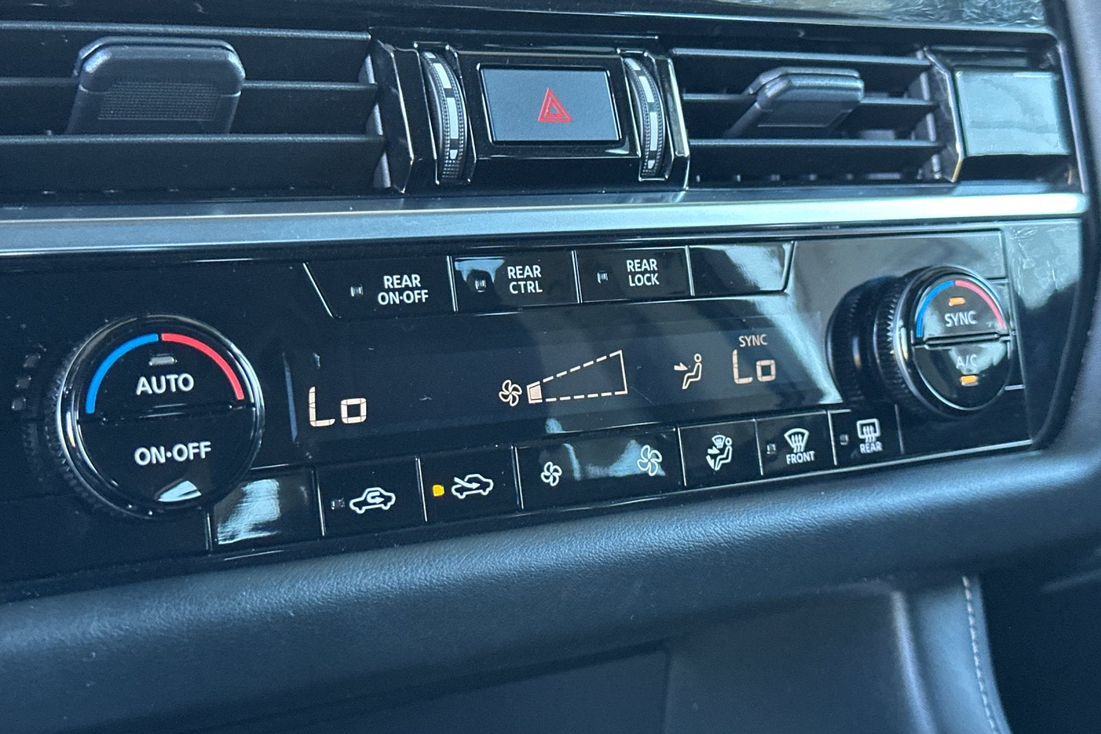 2023 Nissan Pathfinder SV