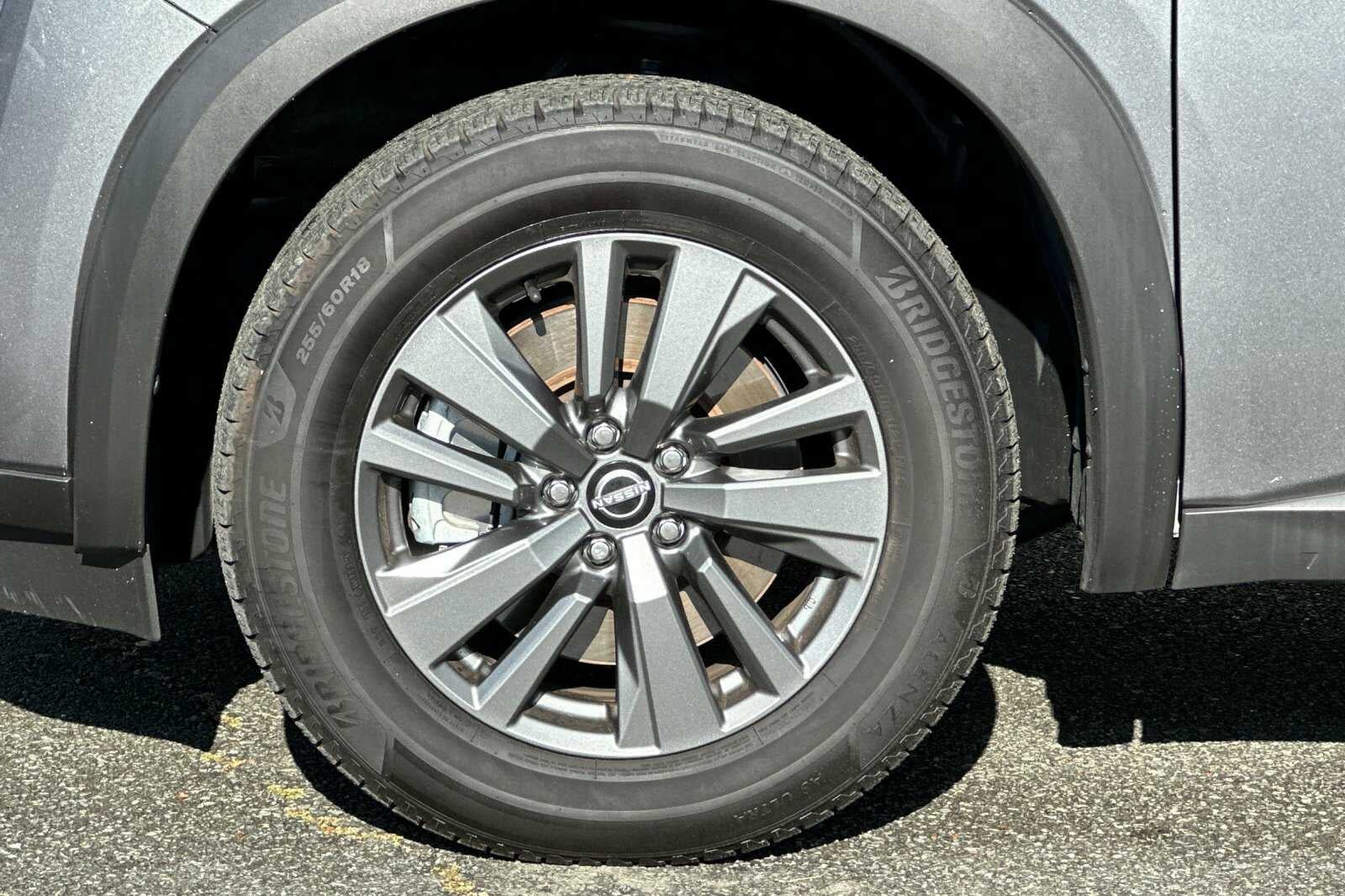 2023 Nissan Pathfinder SV