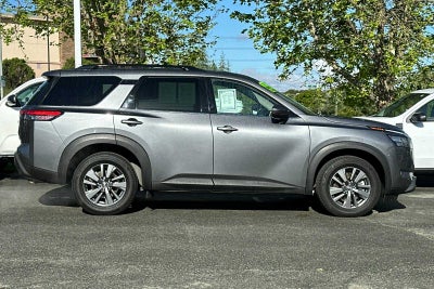 2023 Nissan Pathfinder SV