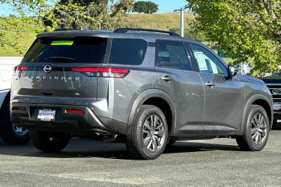 2023 Nissan Pathfinder SV