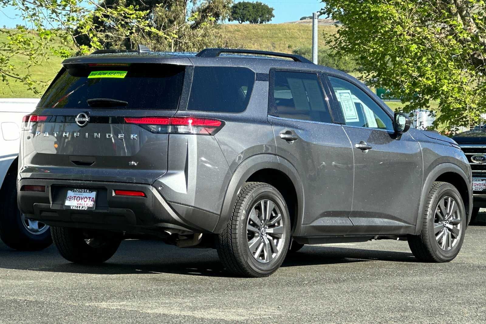 2023 Nissan Pathfinder SV