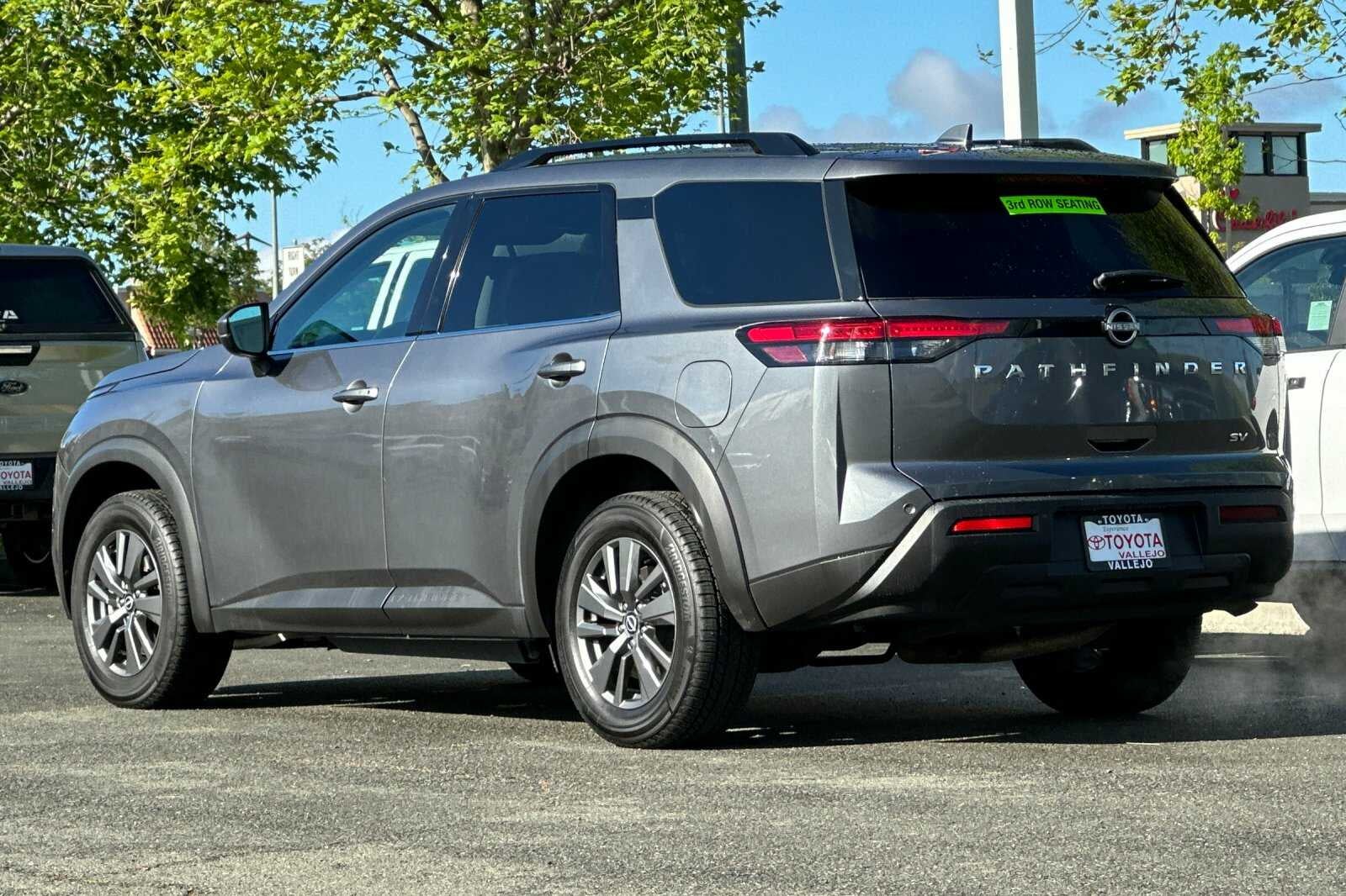 2023 Nissan Pathfinder SV