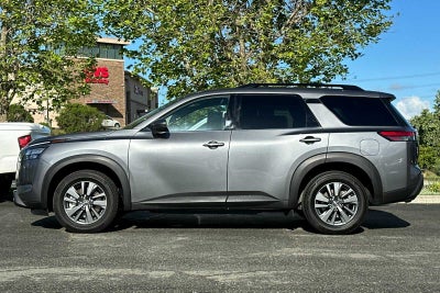 2023 Nissan Pathfinder SV