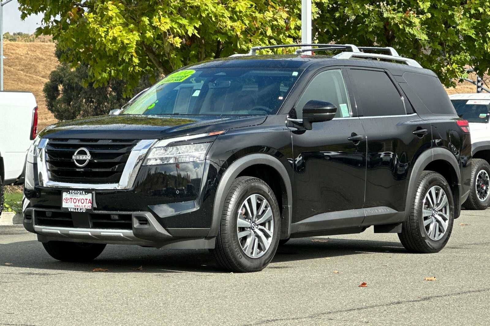 2024 Nissan Pathfinder SL