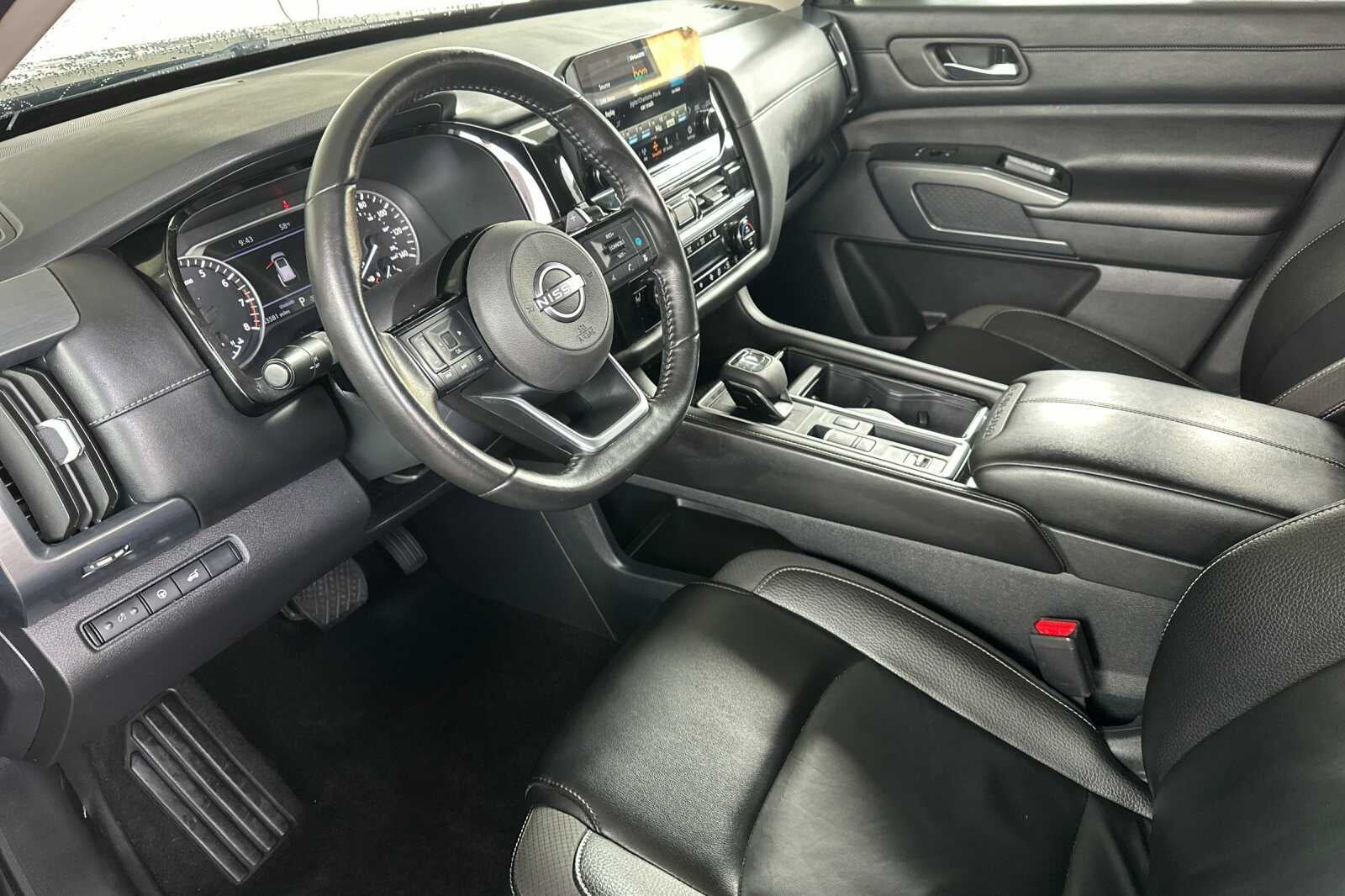 2024 Nissan Pathfinder SL