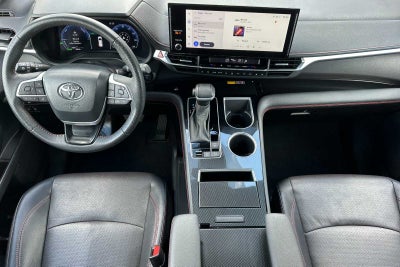 2025 Toyota Sienna XSE 4D Passenger Van