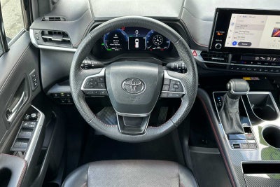 2025 Toyota Sienna XSE 4D Passenger Van