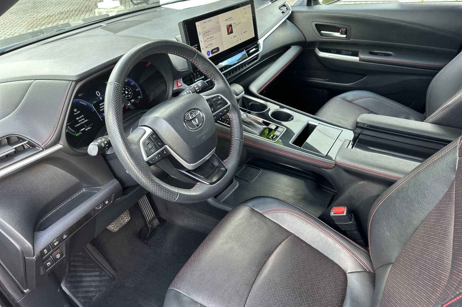 2025 Toyota Sienna XSE 4D Passenger Van