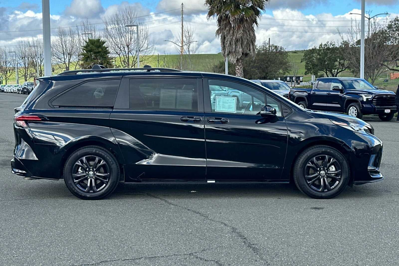 2025 Toyota Sienna XSE 4D Passenger Van