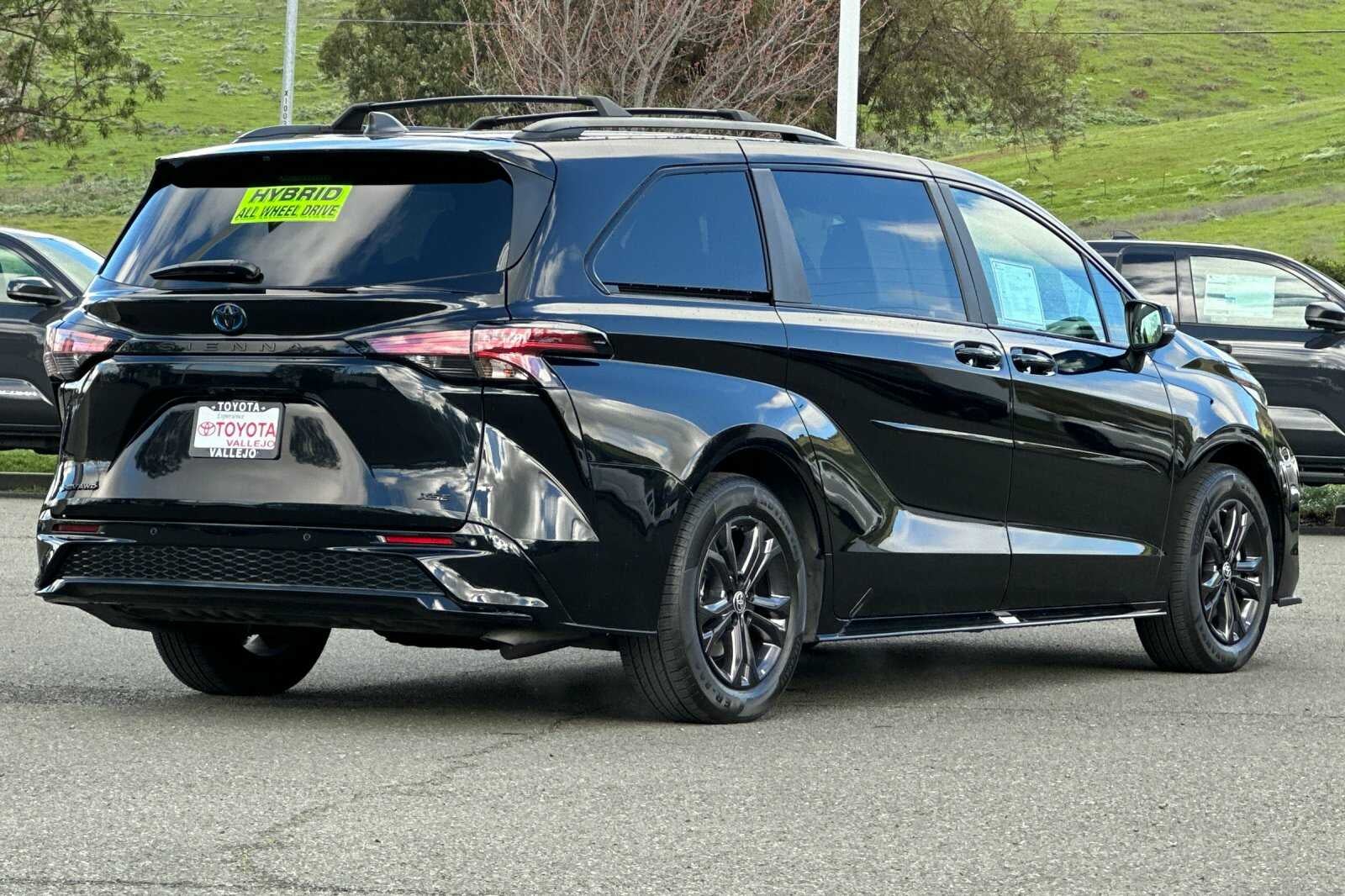 2025 Toyota Sienna XSE 4D Passenger Van