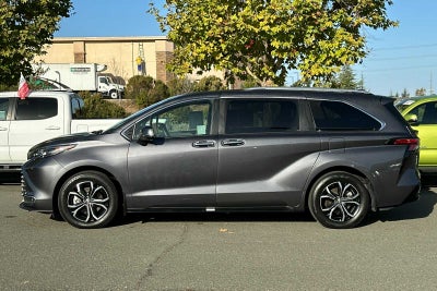 2025 Toyota Sienna Platinum