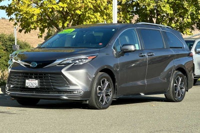 2025 Toyota Sienna Platinum