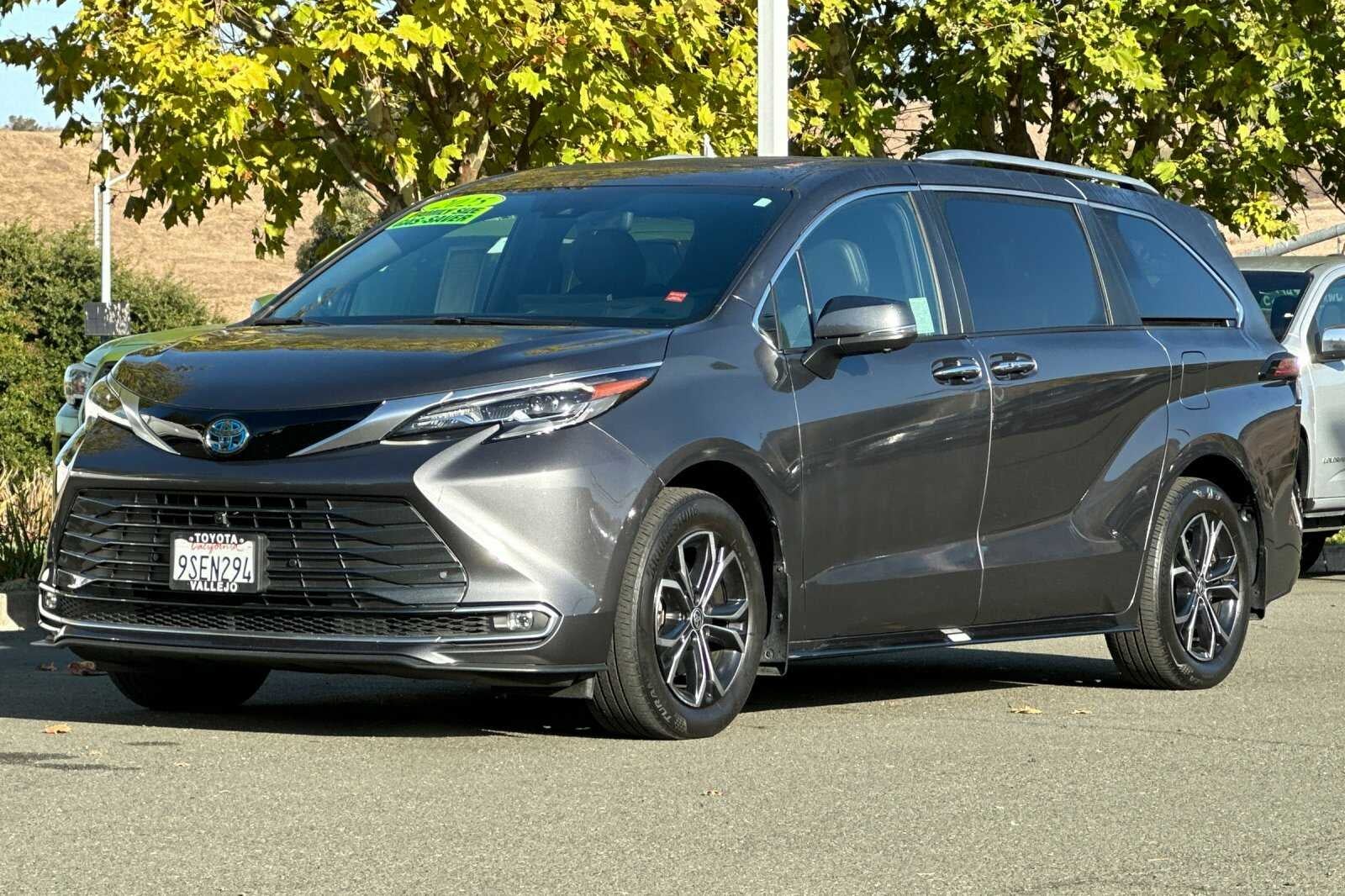2025 Toyota Sienna Platinum