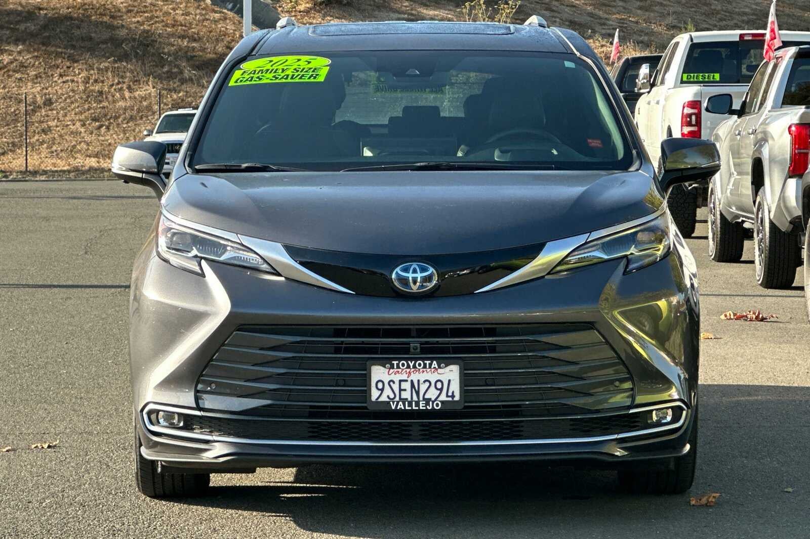 2025 Toyota Sienna Platinum