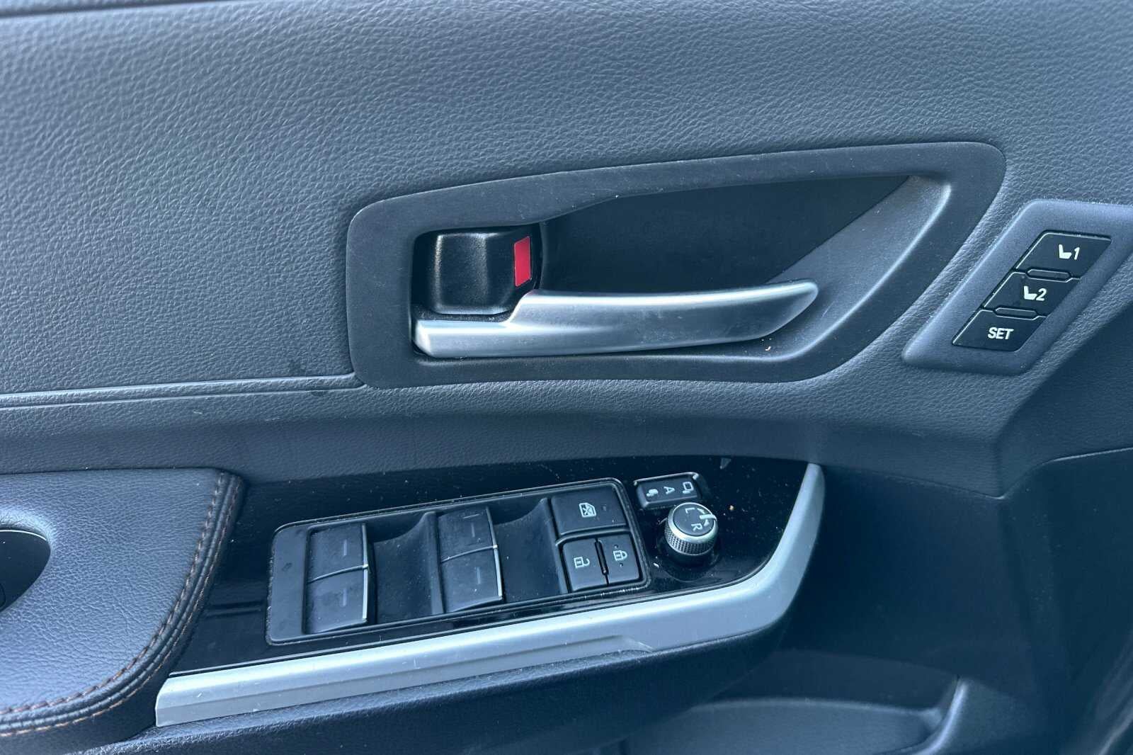 2025 Toyota Sienna Platinum