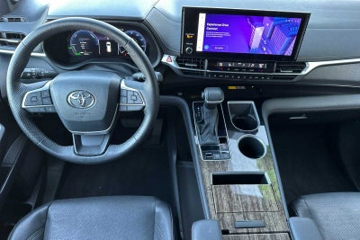 2025 Toyota Sienna Platinum