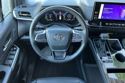 2025 Toyota Sienna Platinum