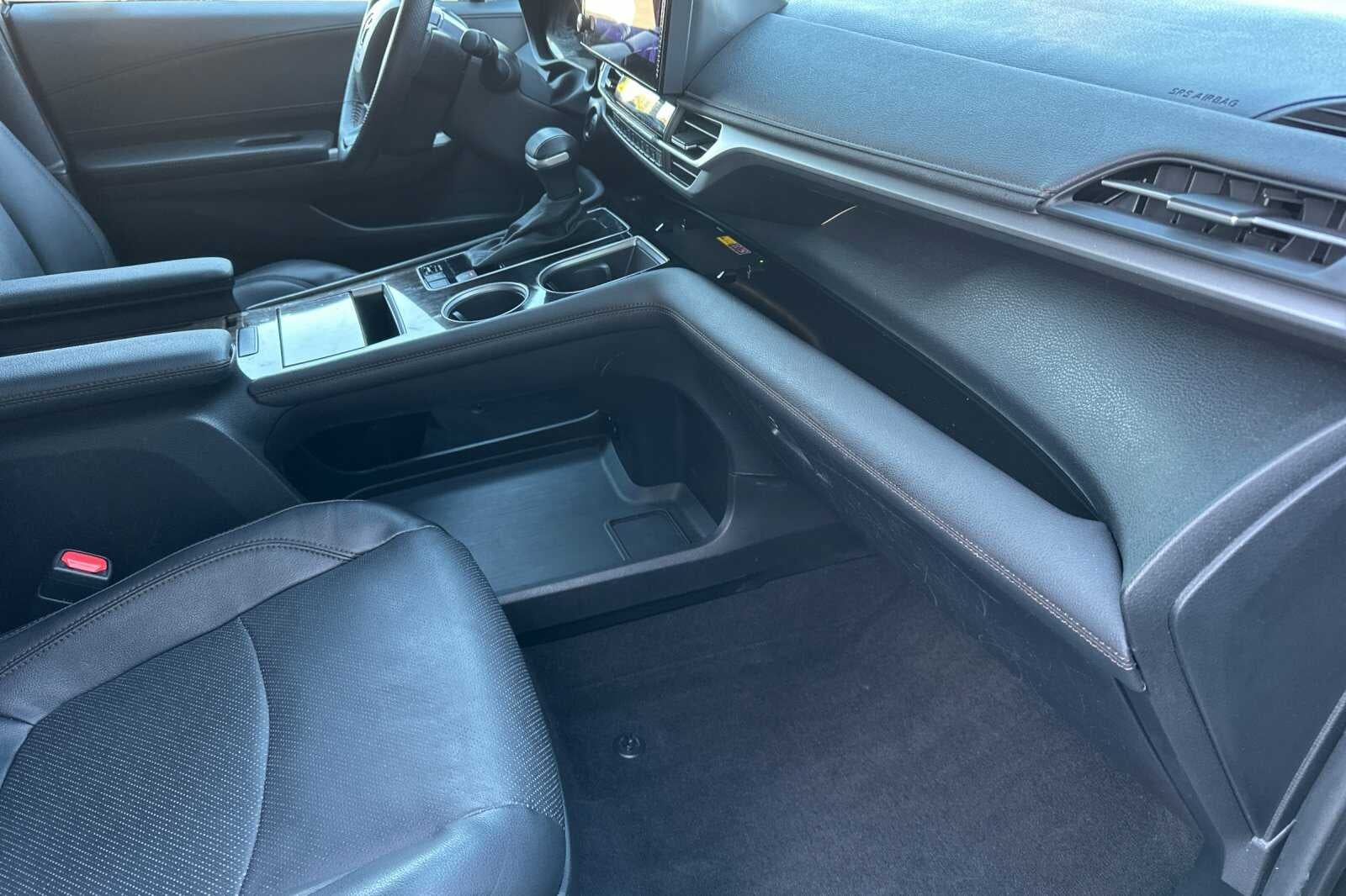 2025 Toyota Sienna Platinum