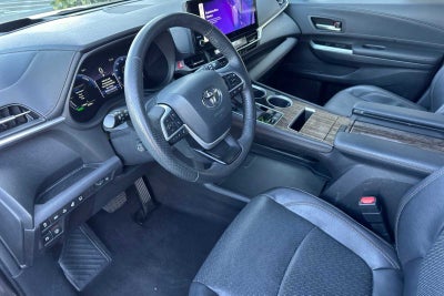 2025 Toyota Sienna Platinum