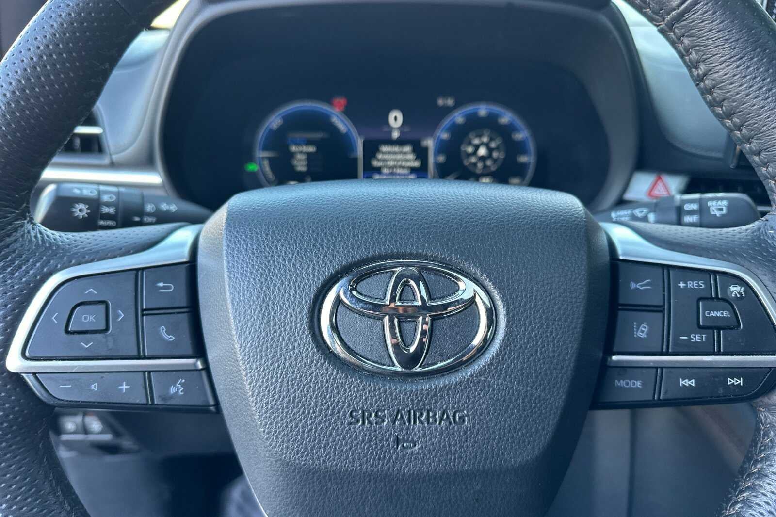 2025 Toyota Sienna Platinum
