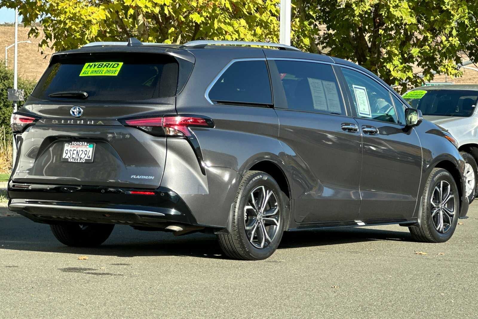2025 Toyota Sienna Platinum