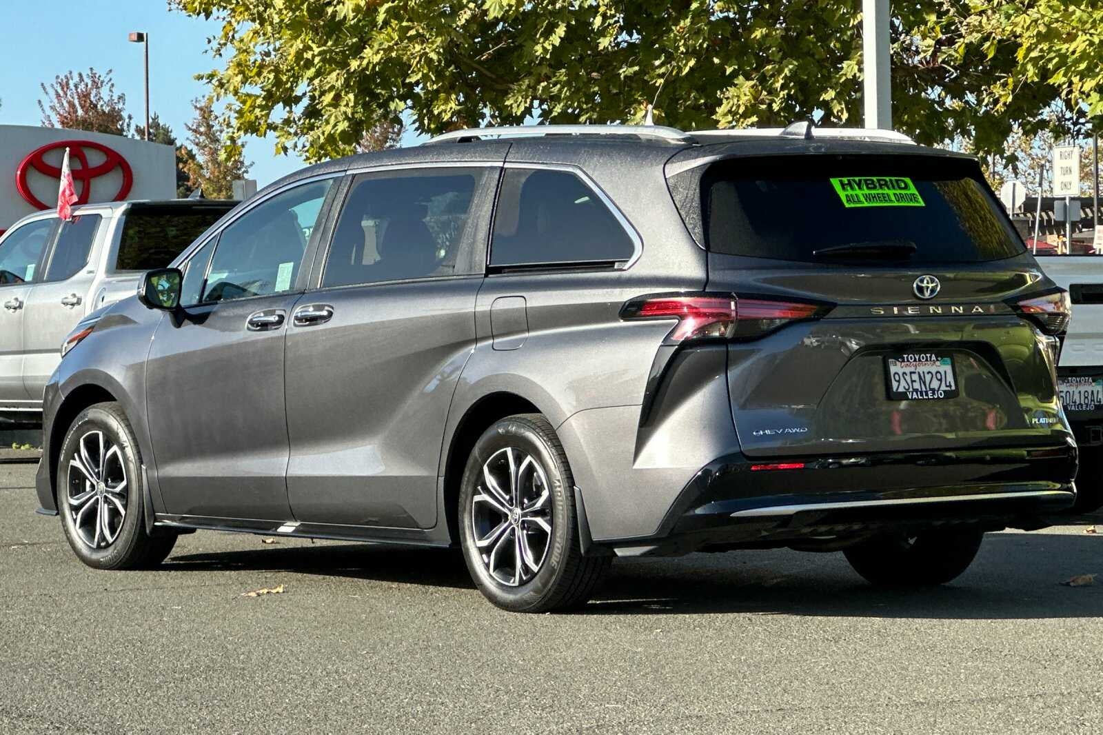 2025 Toyota Sienna Platinum