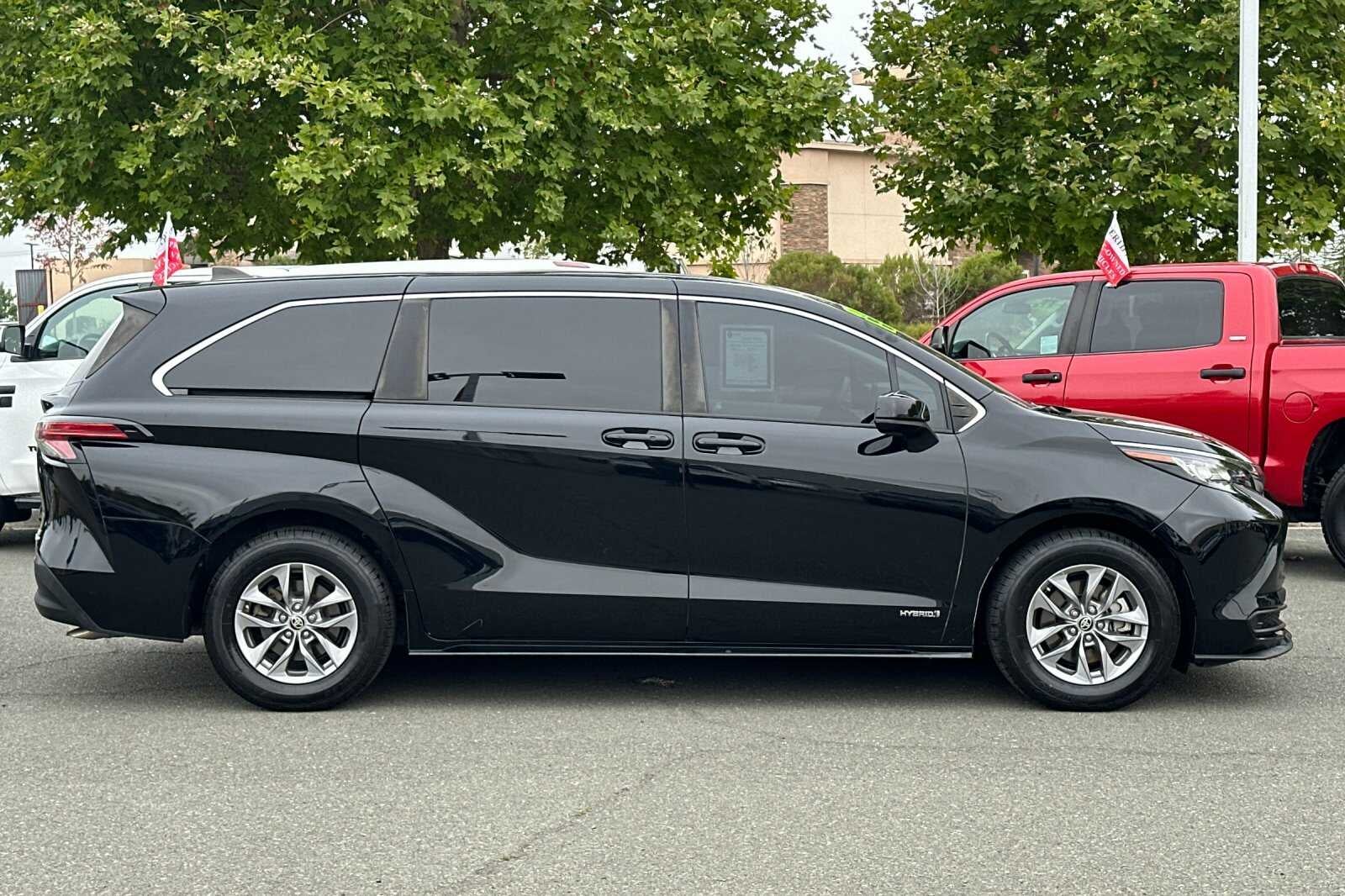 2021 Toyota Sienna LE