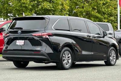 2021 Toyota Sienna LE