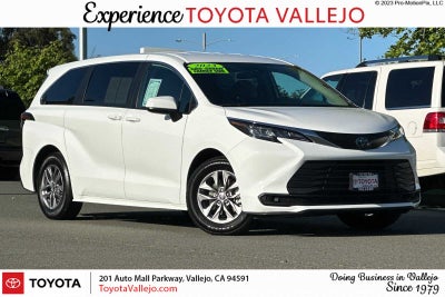 2023 Toyota Sienna LE
