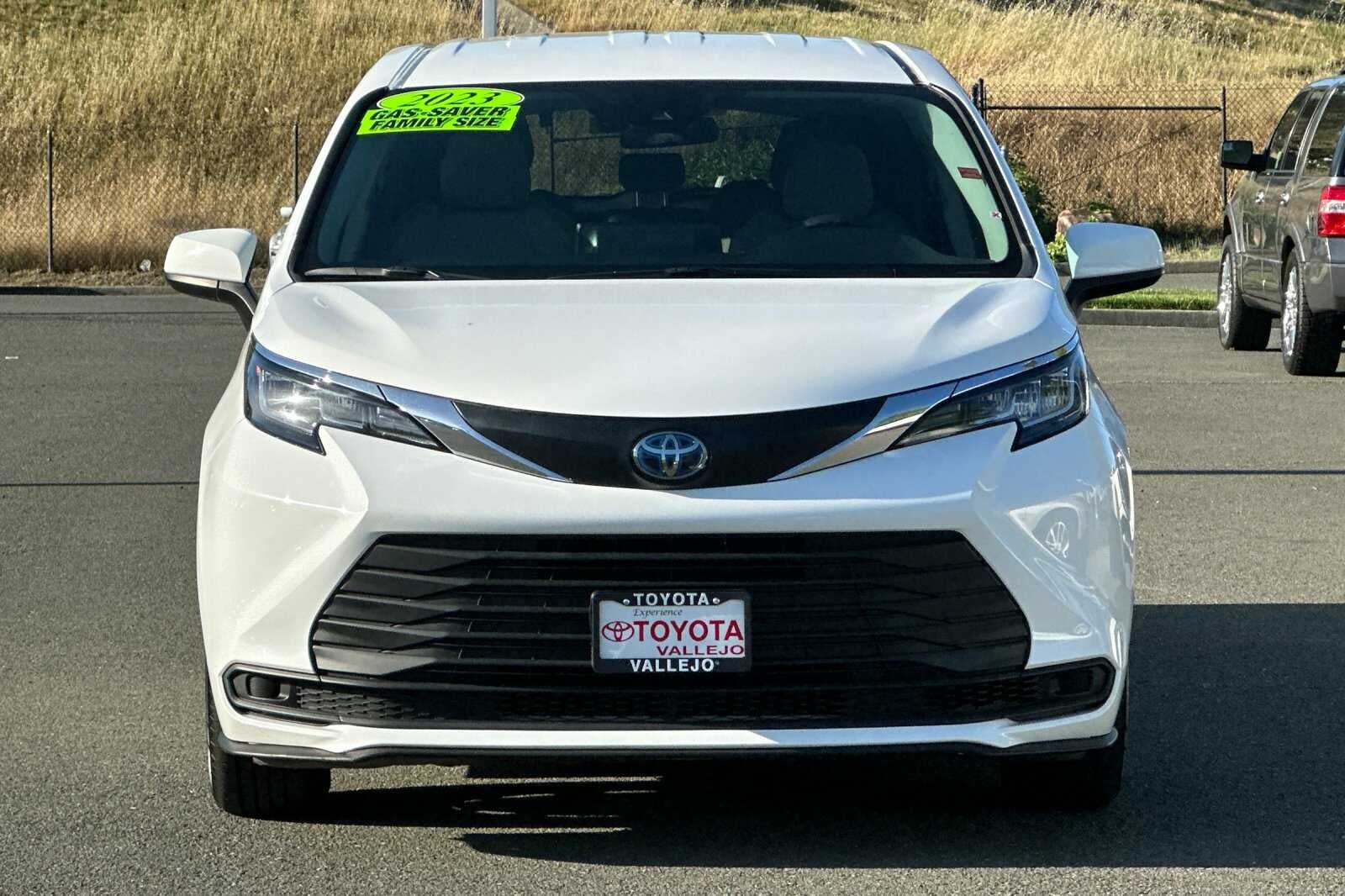 2023 Toyota Sienna LE