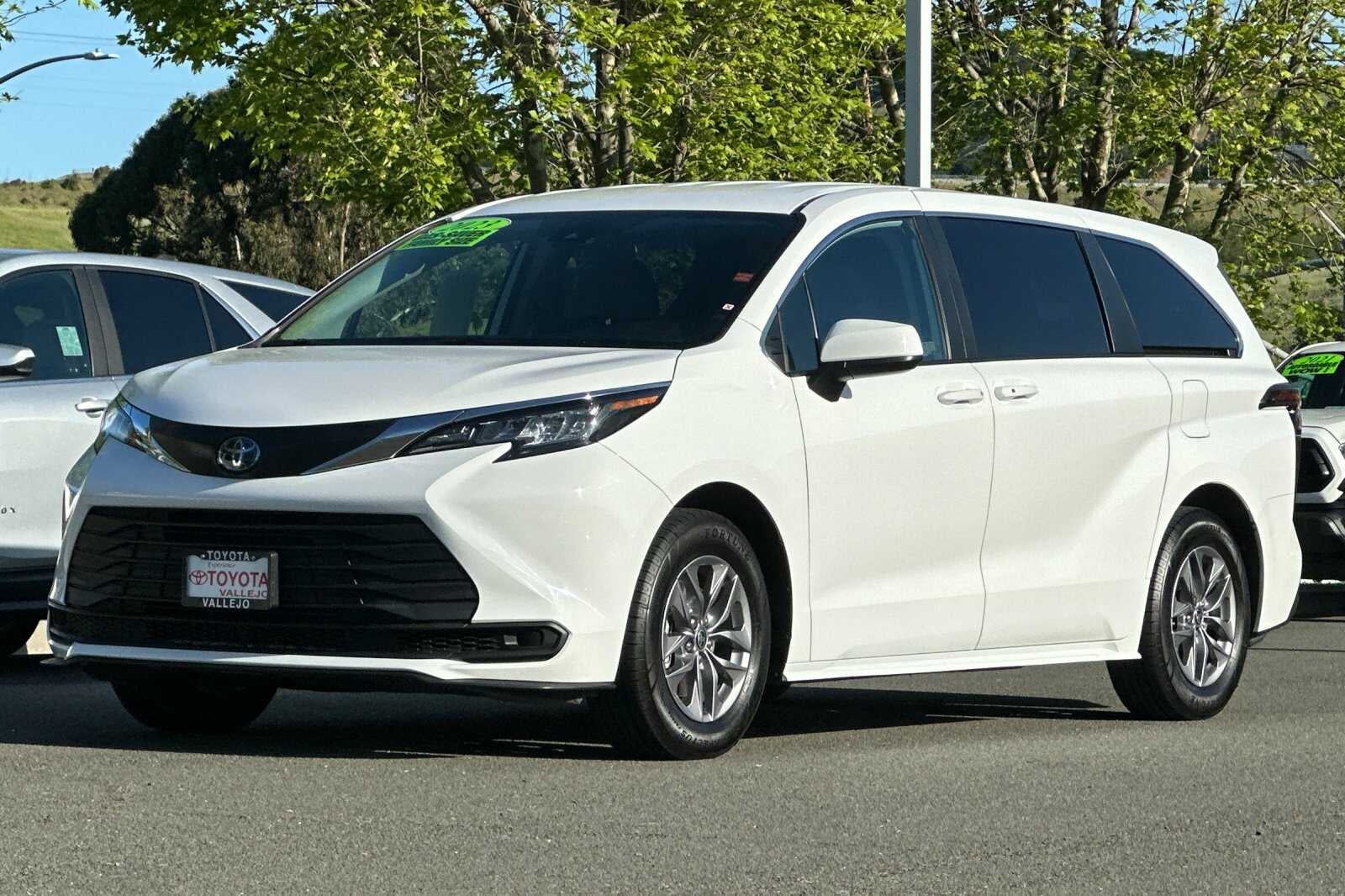2023 Toyota Sienna LE