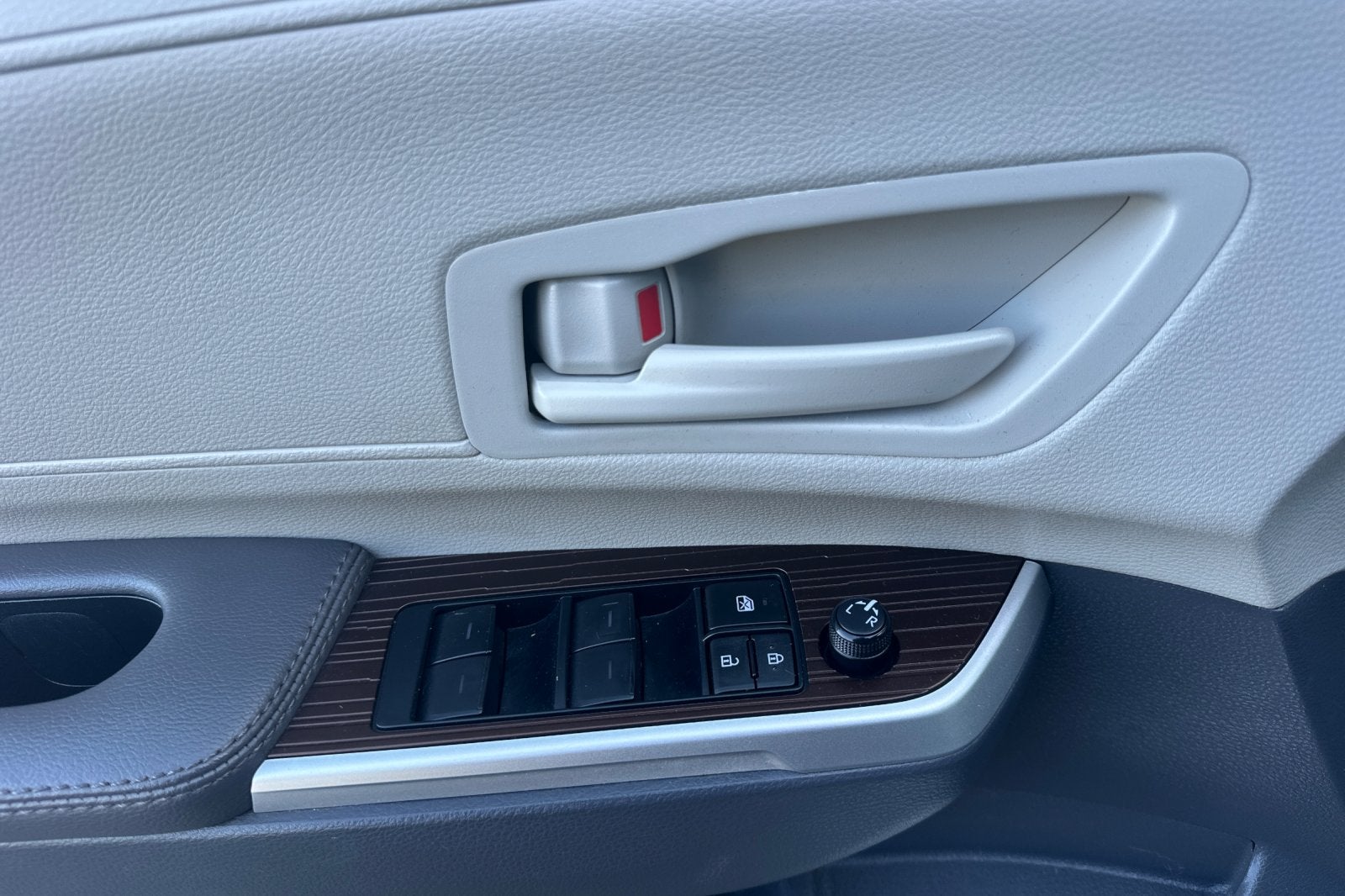 2023 Toyota Sienna LE