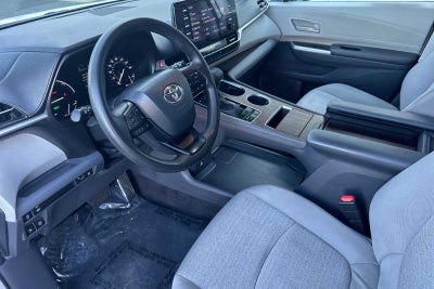 2023 Toyota Sienna LE