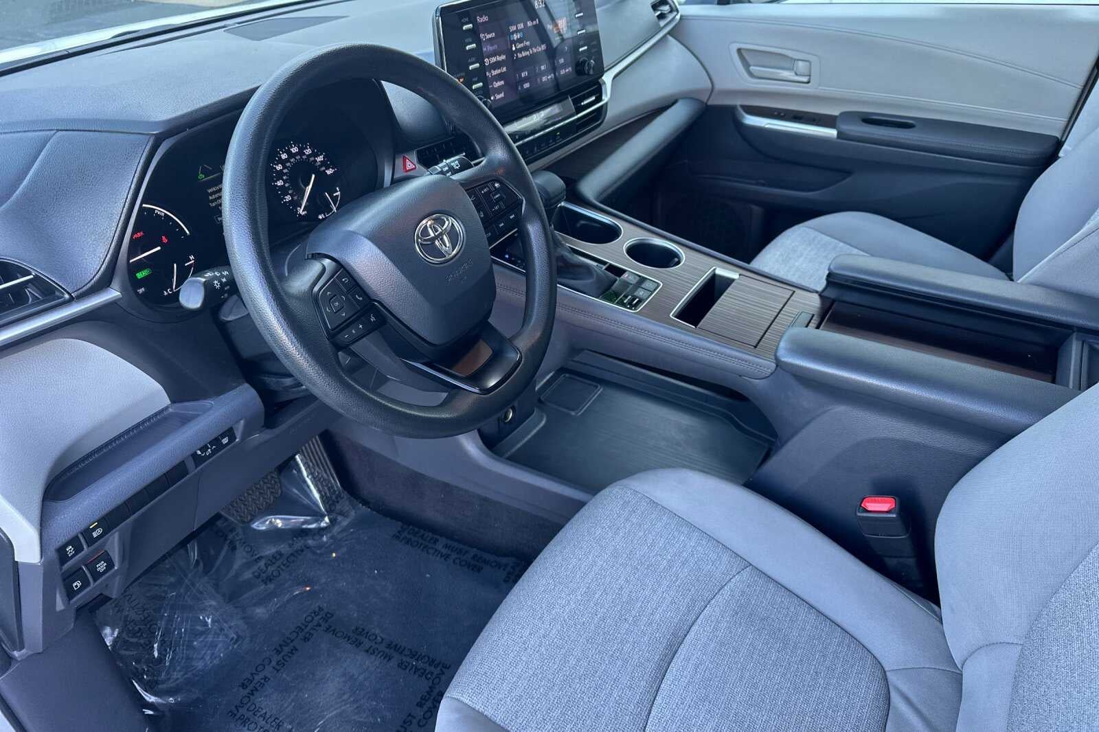 2023 Toyota Sienna LE