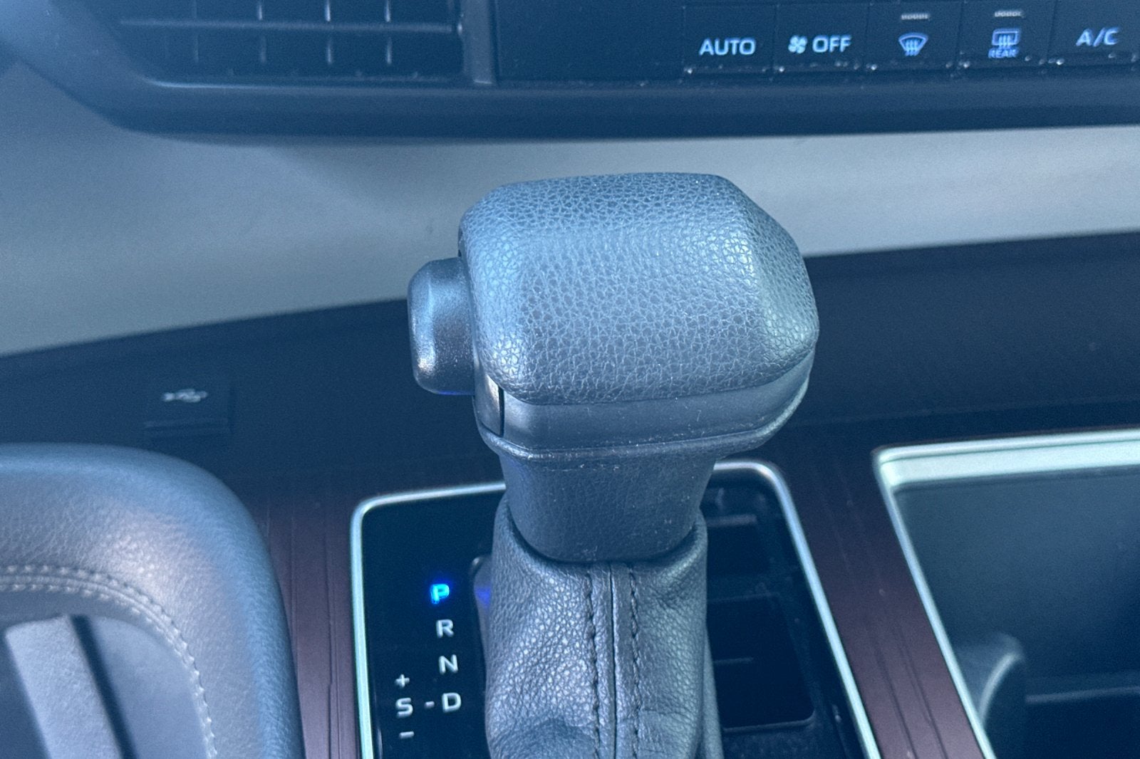 2023 Toyota Sienna LE