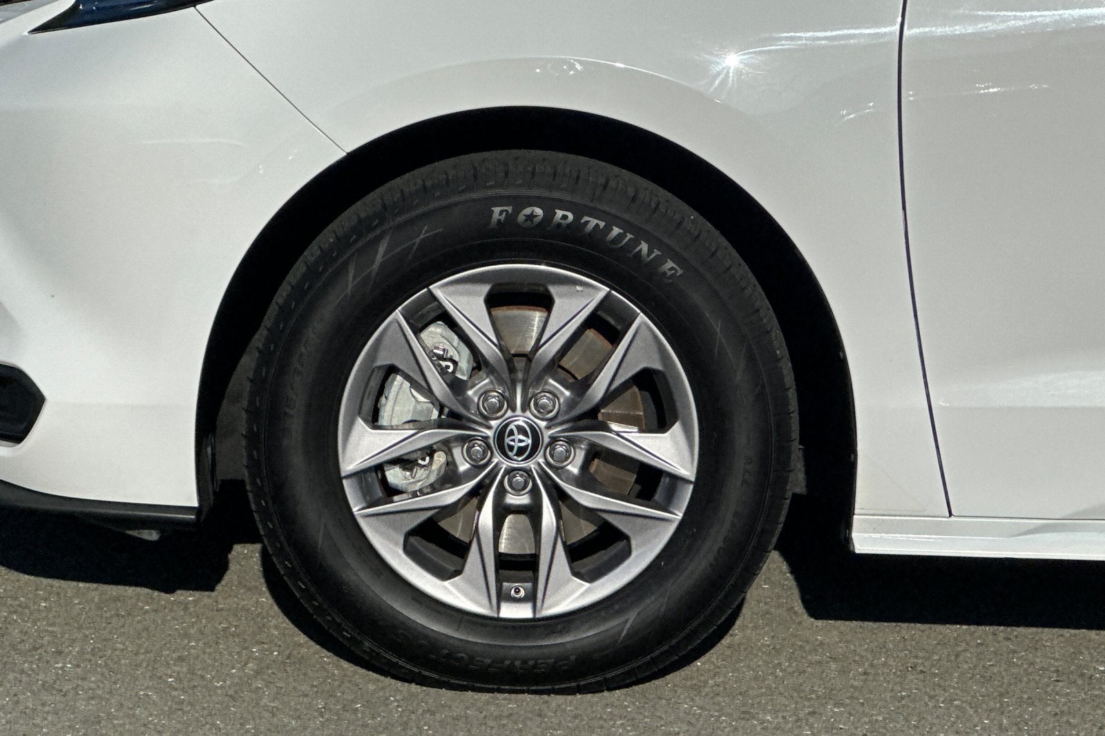 2023 Toyota Sienna LE