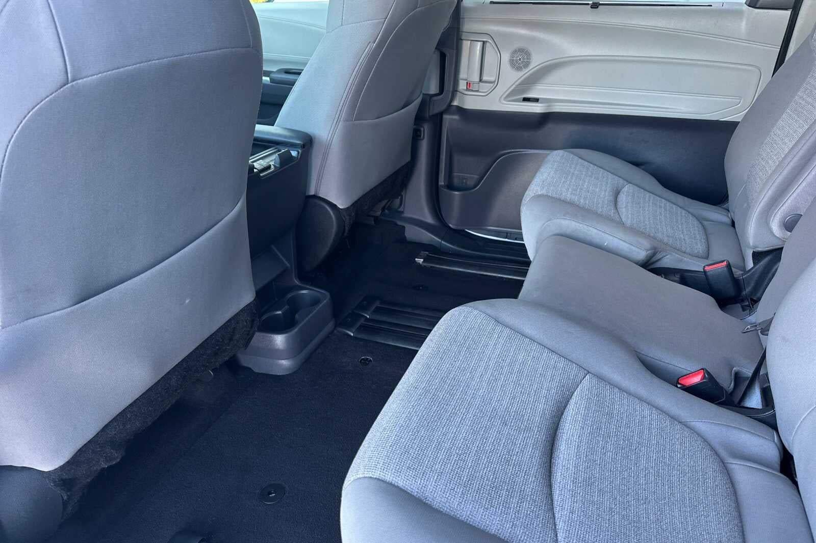 2023 Toyota Sienna LE