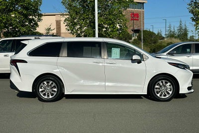 2023 Toyota Sienna LE