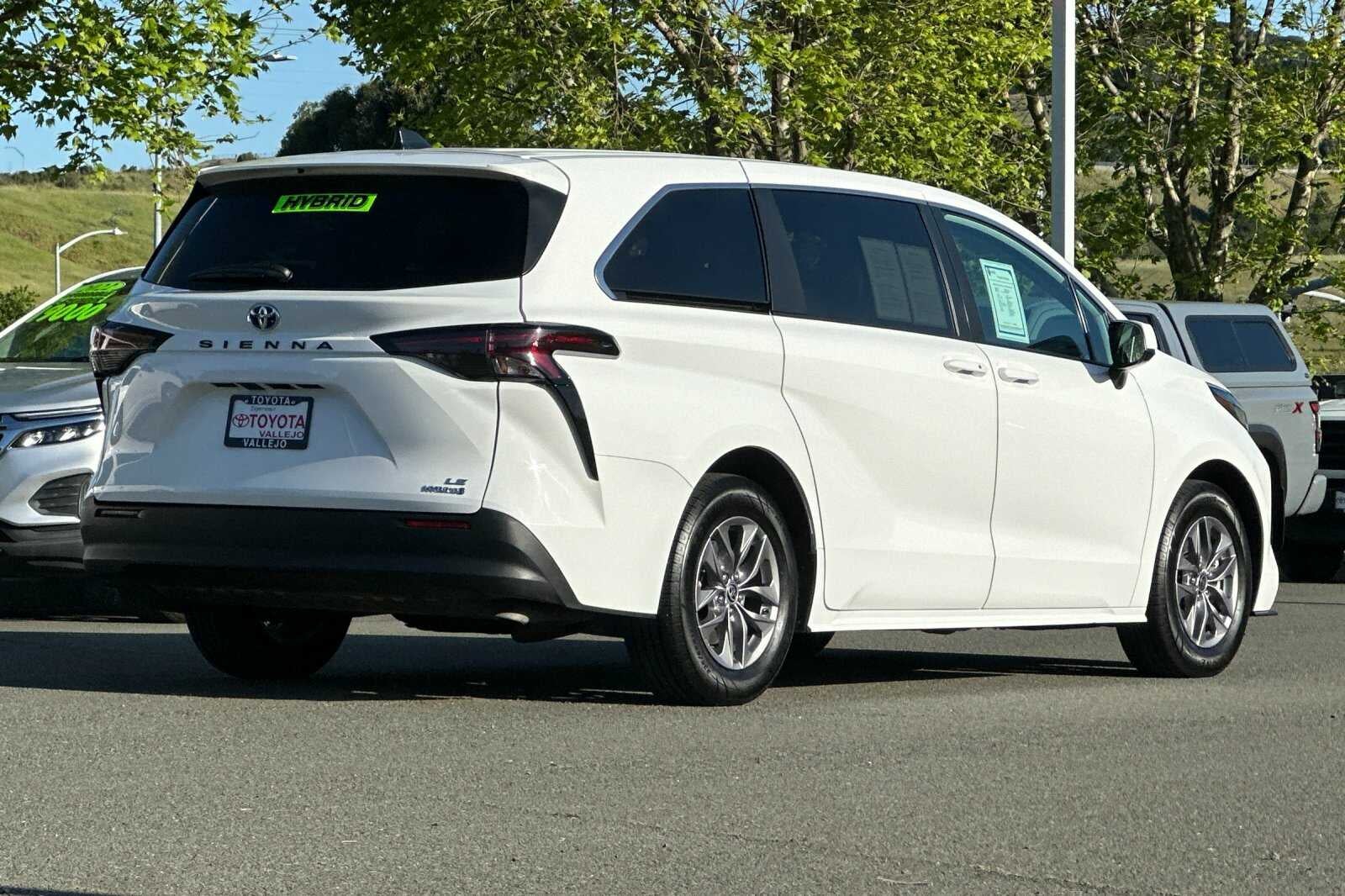 2023 Toyota Sienna LE